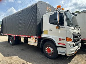 HINO GH 2022 ESTACAS PBV 17.500 KG