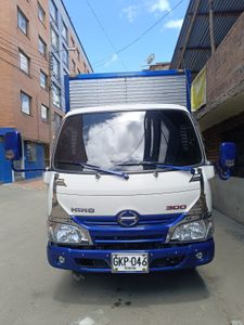 Furgón Hino Dutro 300